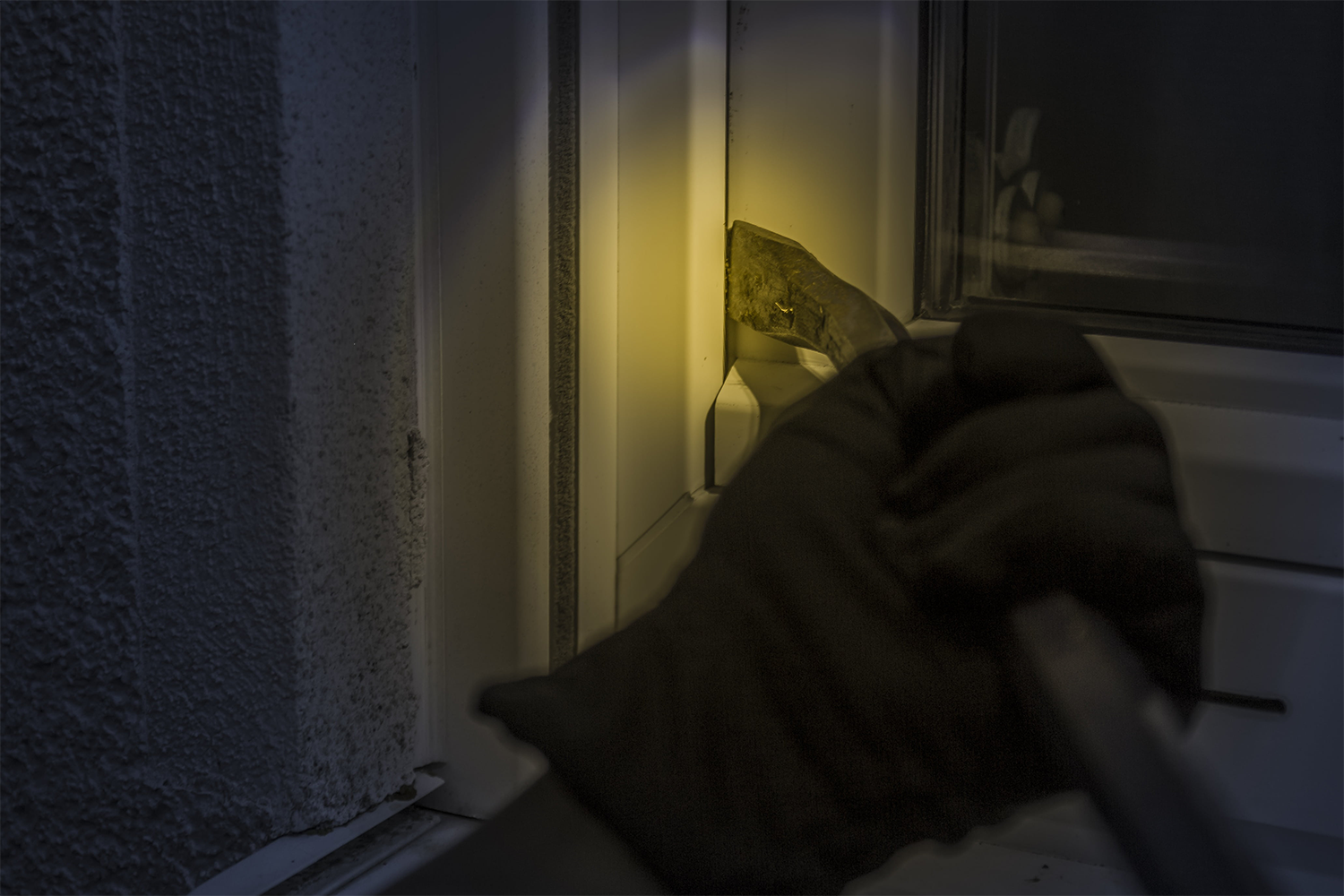 burglar-at-night-window-crowbar-preview-home-security camera